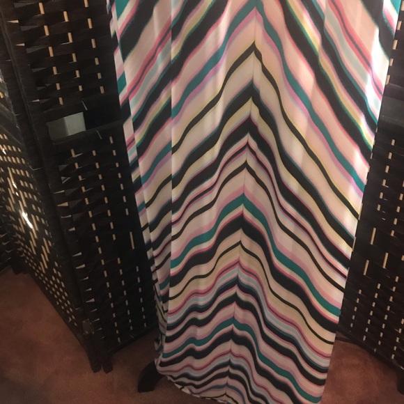 Roz & Ali Maxi Dress 🏖 - Picture 7 of 12